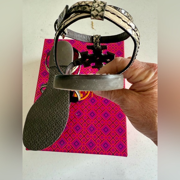 TORY BURCH CHANDLER PHOEBE FLAT SANDAL - Picture 4 of 5